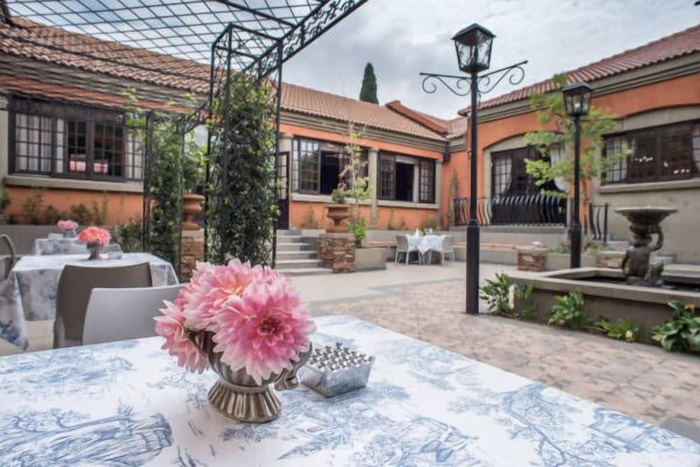 Ivory Manor Boutique Hotel 45/50