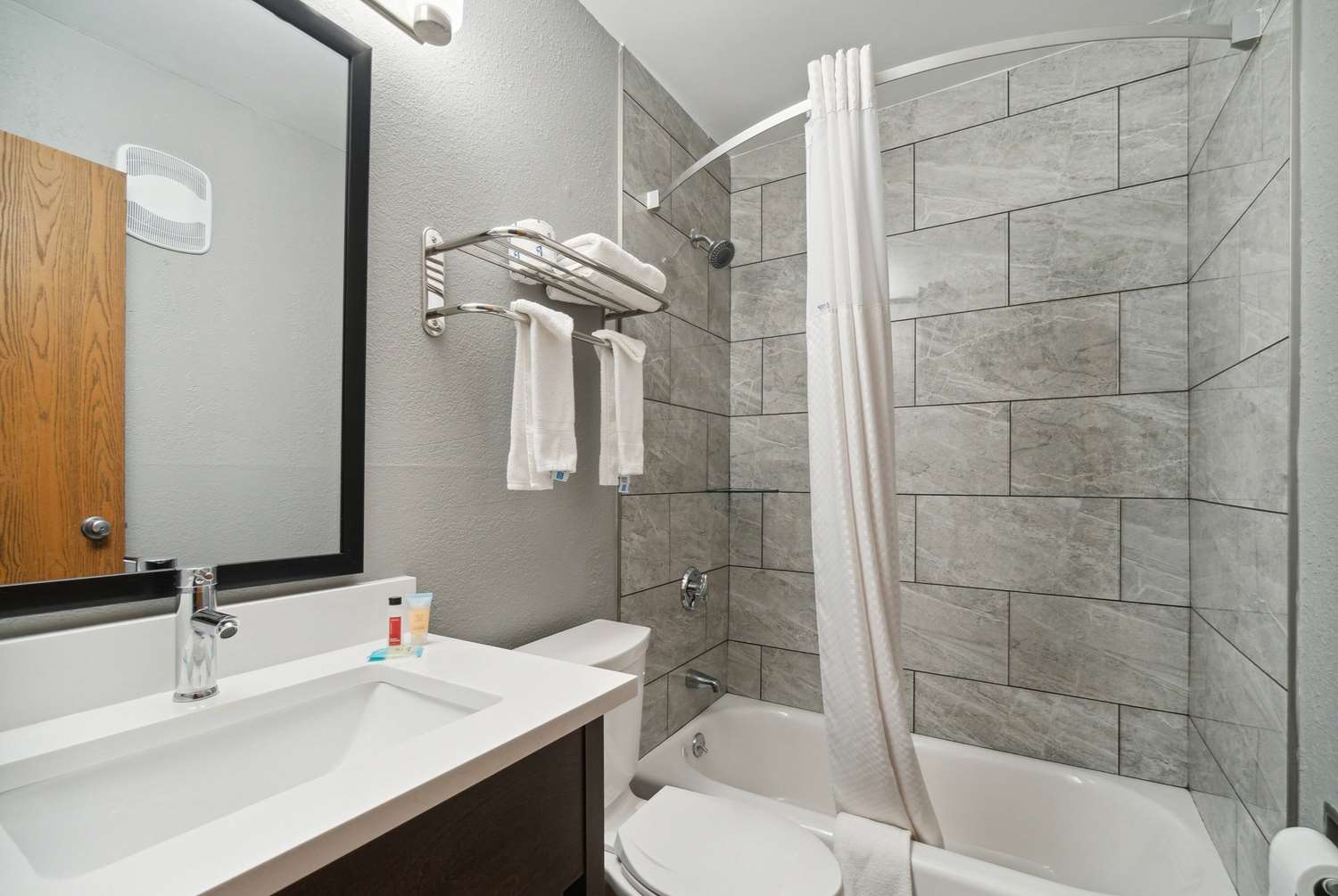 Super 8 By Wyndham Kenosha/Pleasant Prairie 25/29