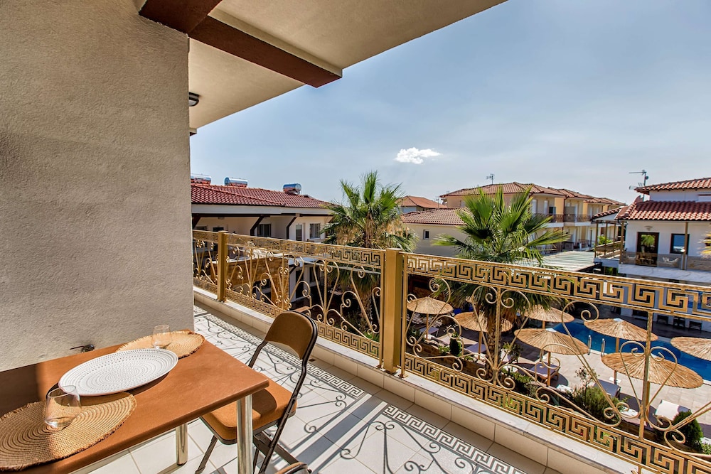 Greek Pride Hotel 24/50