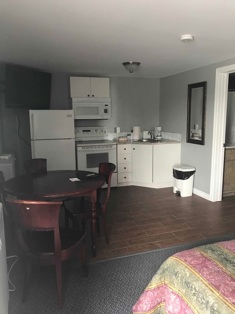 The Gables inn 52/64