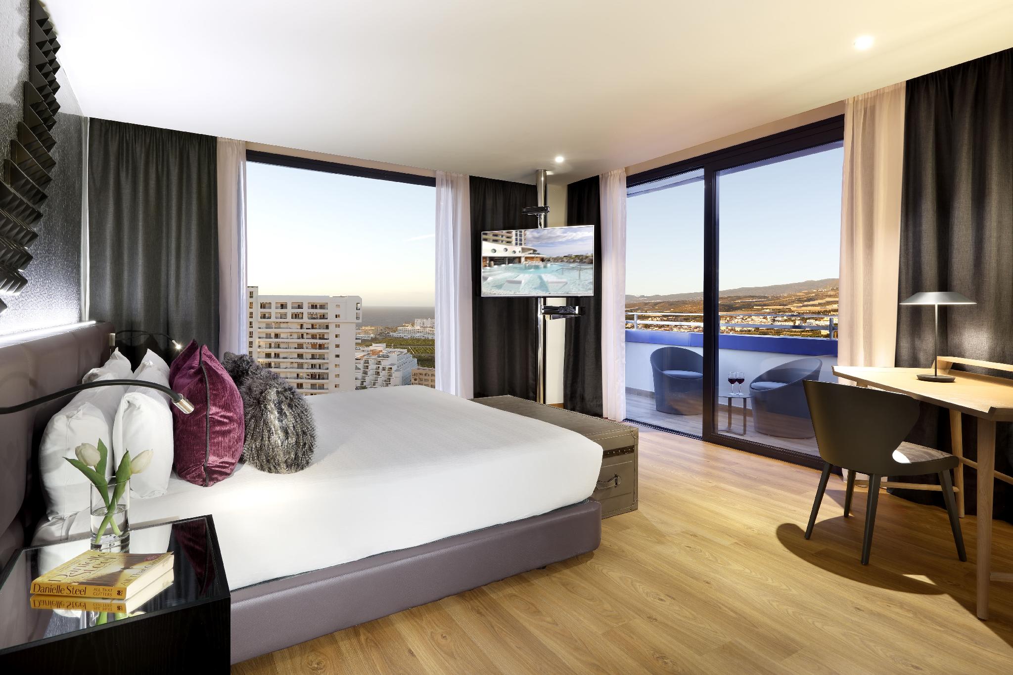 Gold, Rock, Suite, King Bed, Sofa