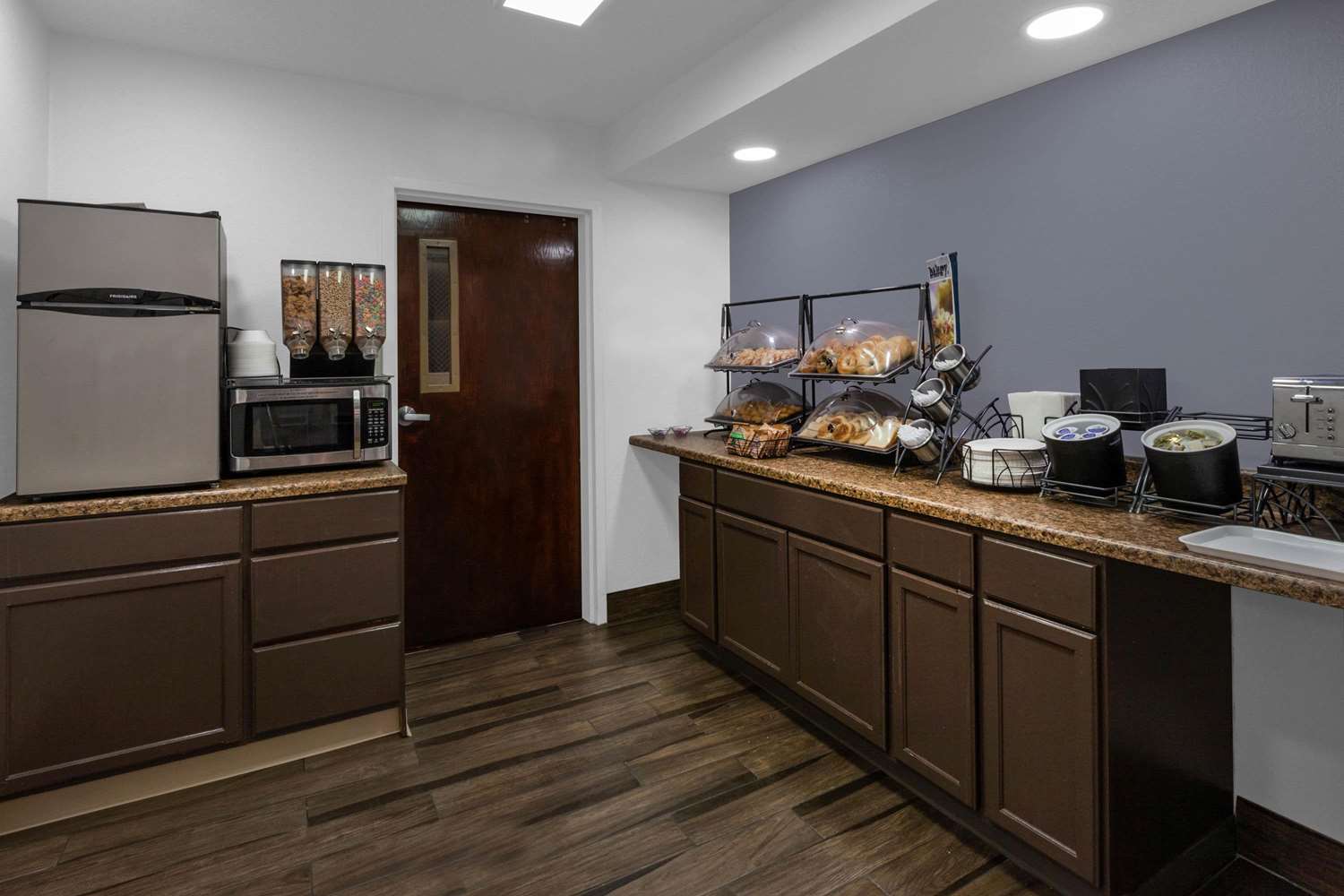 Microtel Inn & Suites by Wyndham BWI Airport Baltimore 25/40