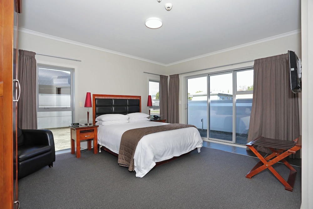1 Bedroom, Executive, Suite, Apartment, Queen Bed, Kitchenette