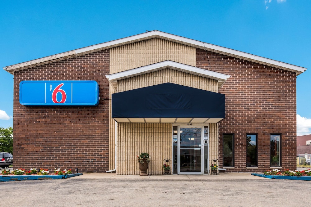 Motel6 Madison, WI - East 2/55