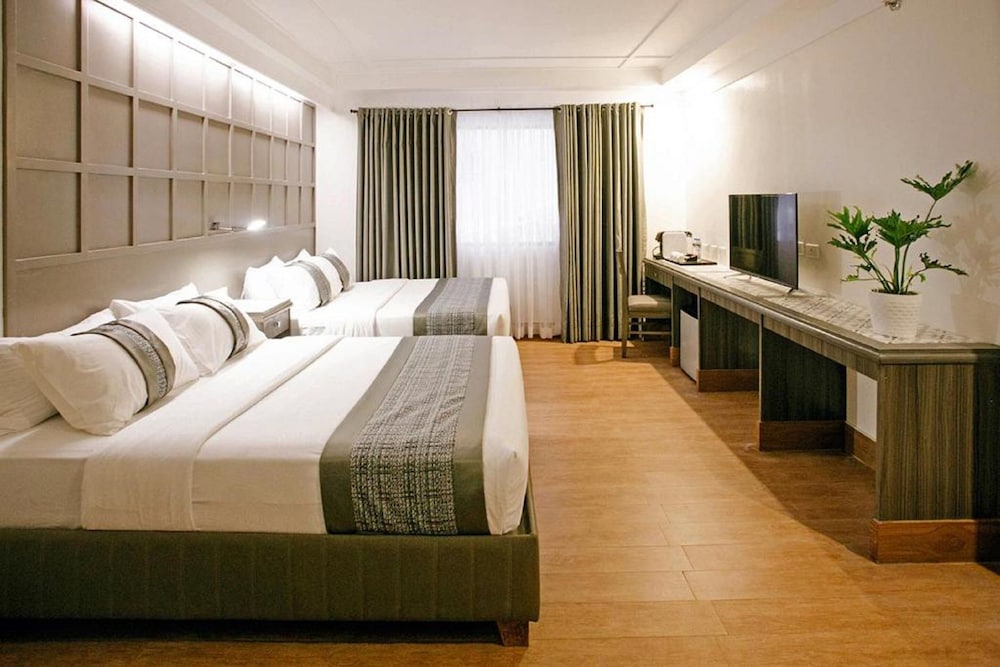 Diamond Suites and Residences 13/38