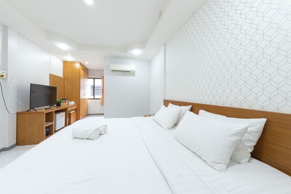 Bed By Tha-Pra Hotel And Apartment 10/36