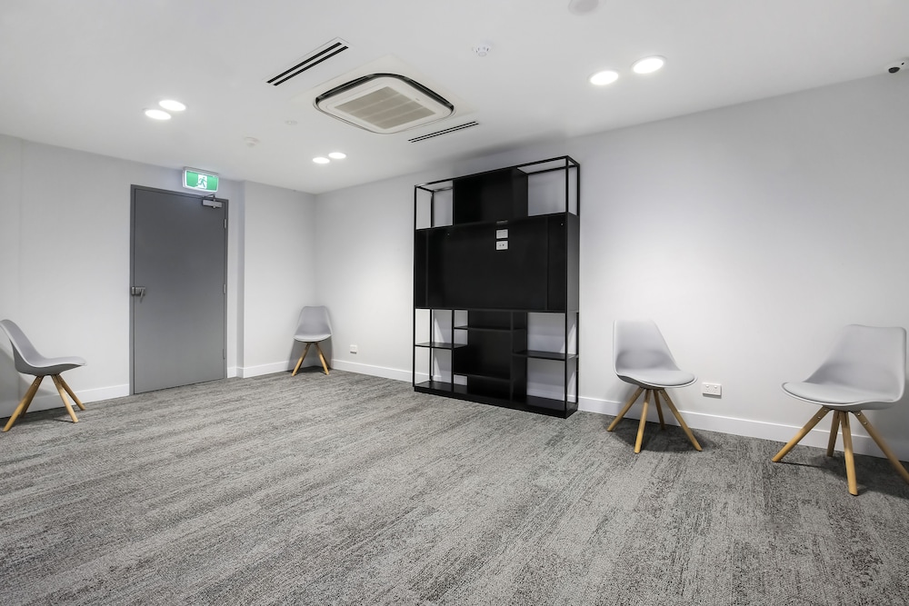 PLUM SERVICED APARTMENTS CARLTON 14/40