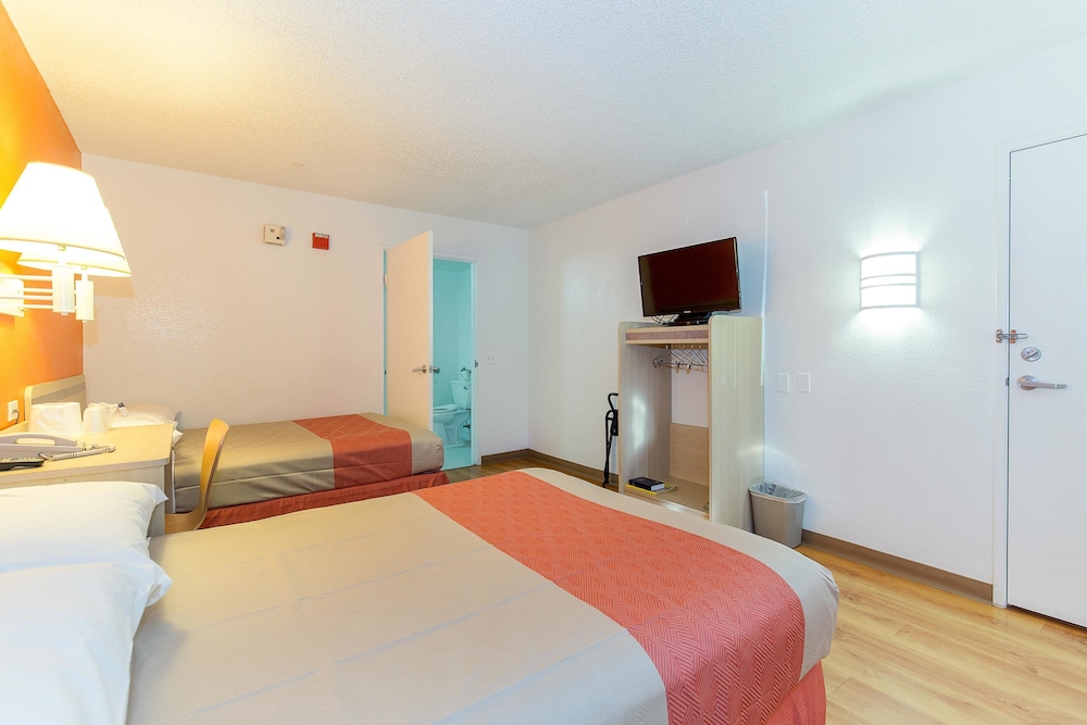 Motel6 Hayward, CA – Silicon Valley Gateway 26/61