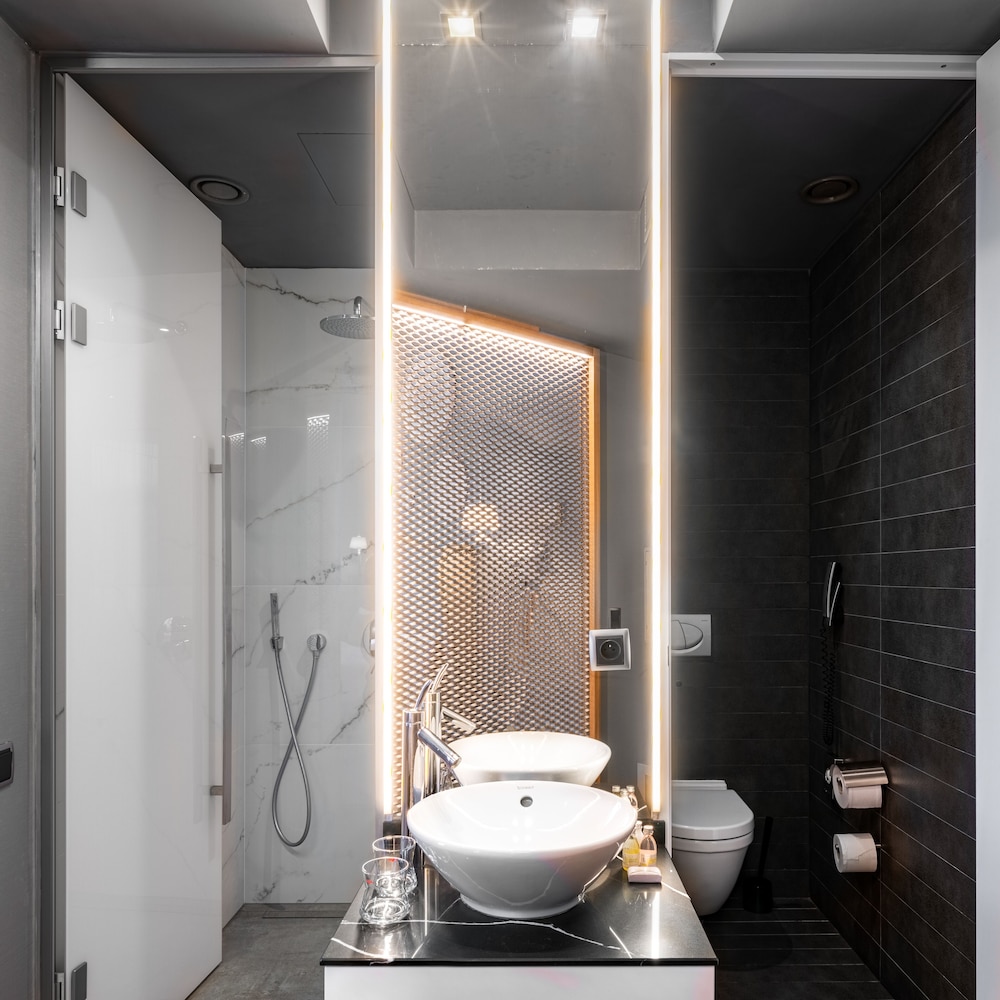 987 Prague Hotel 11/56