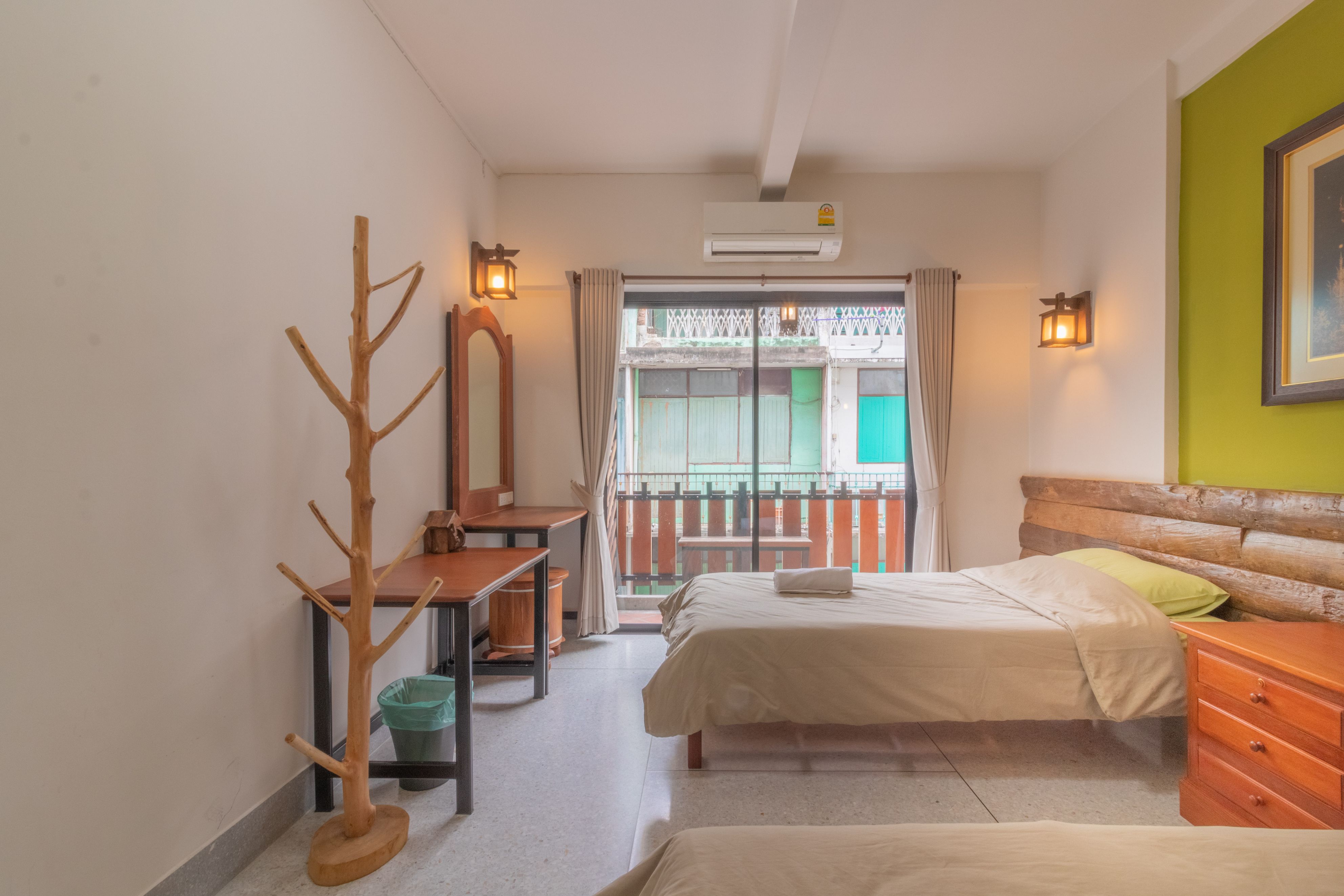 Banthat Thong Hostel 8/35