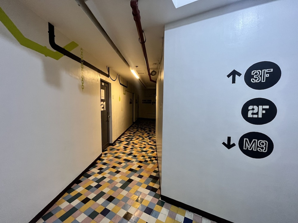 Junction Hostels 4/50