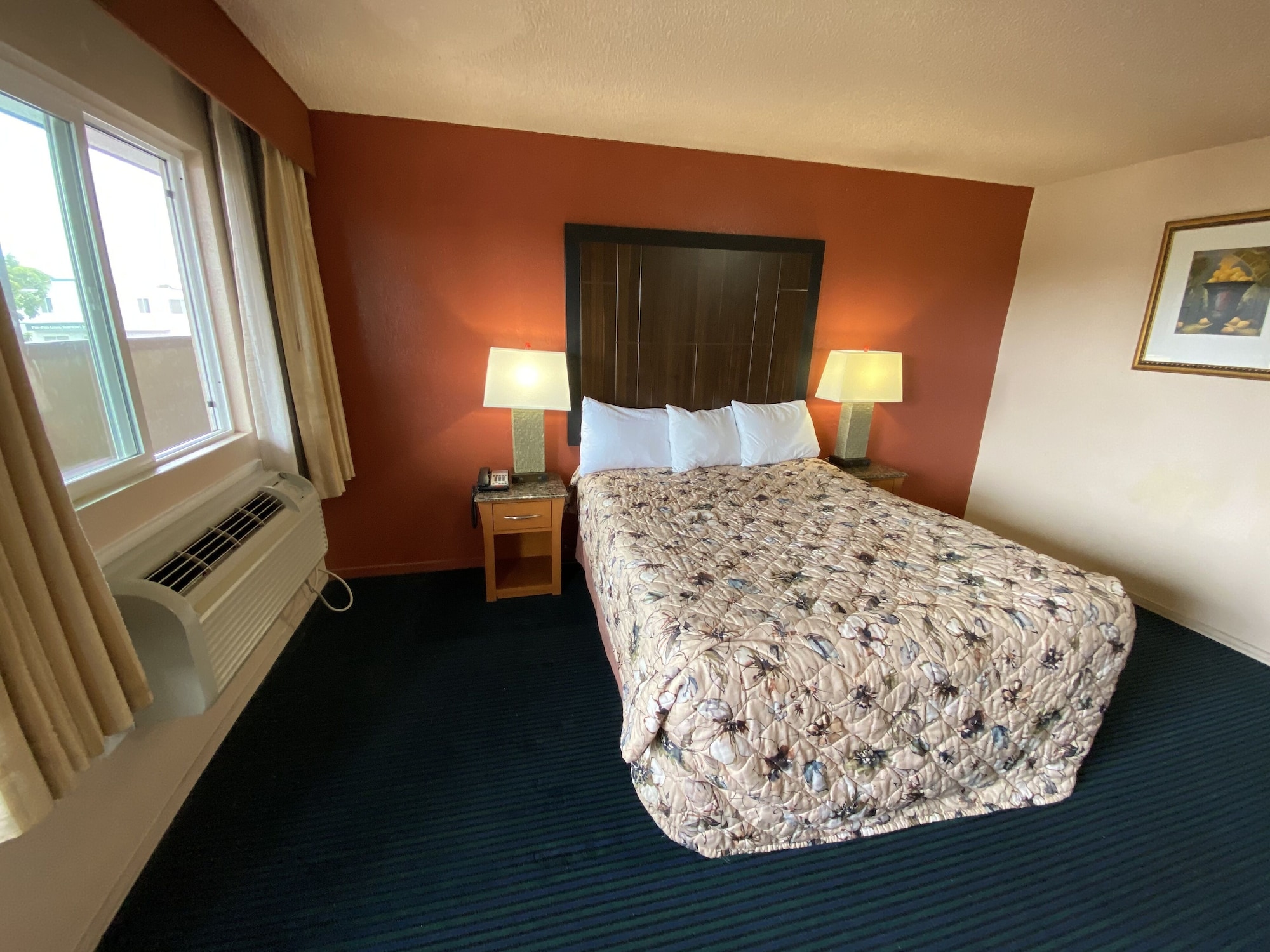 ECONOMY, SINGLE, QUEEN BED