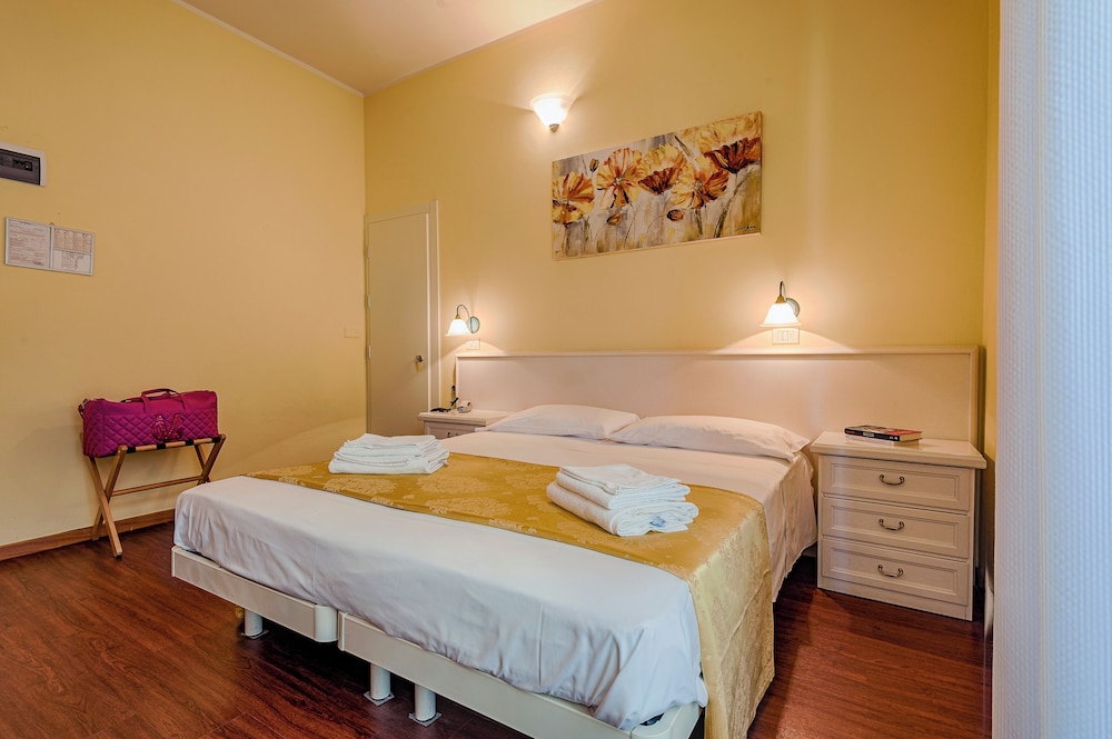 HOTEL PLAZA 22/53