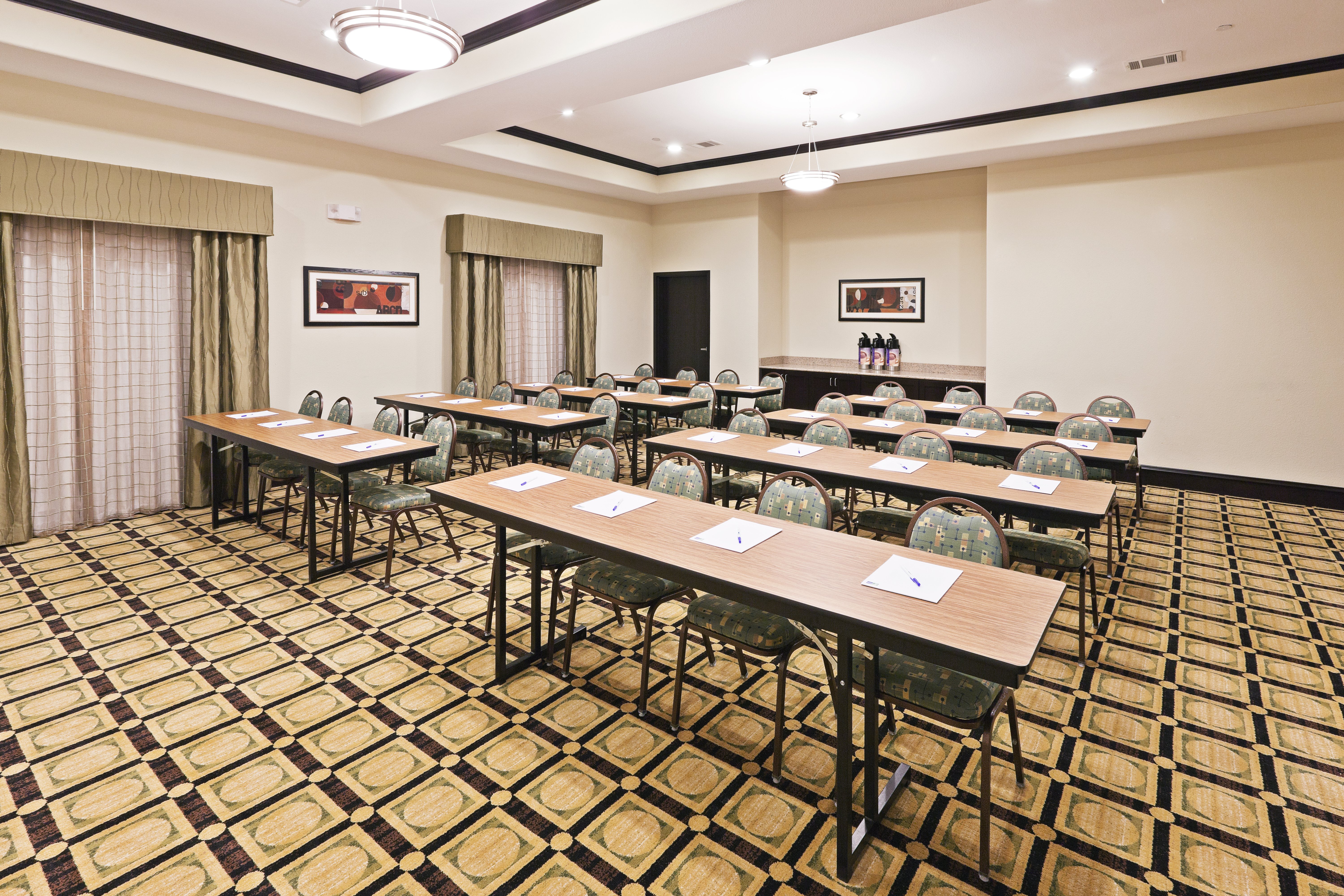Holiday Inn Express Suites Brownfield 52/54