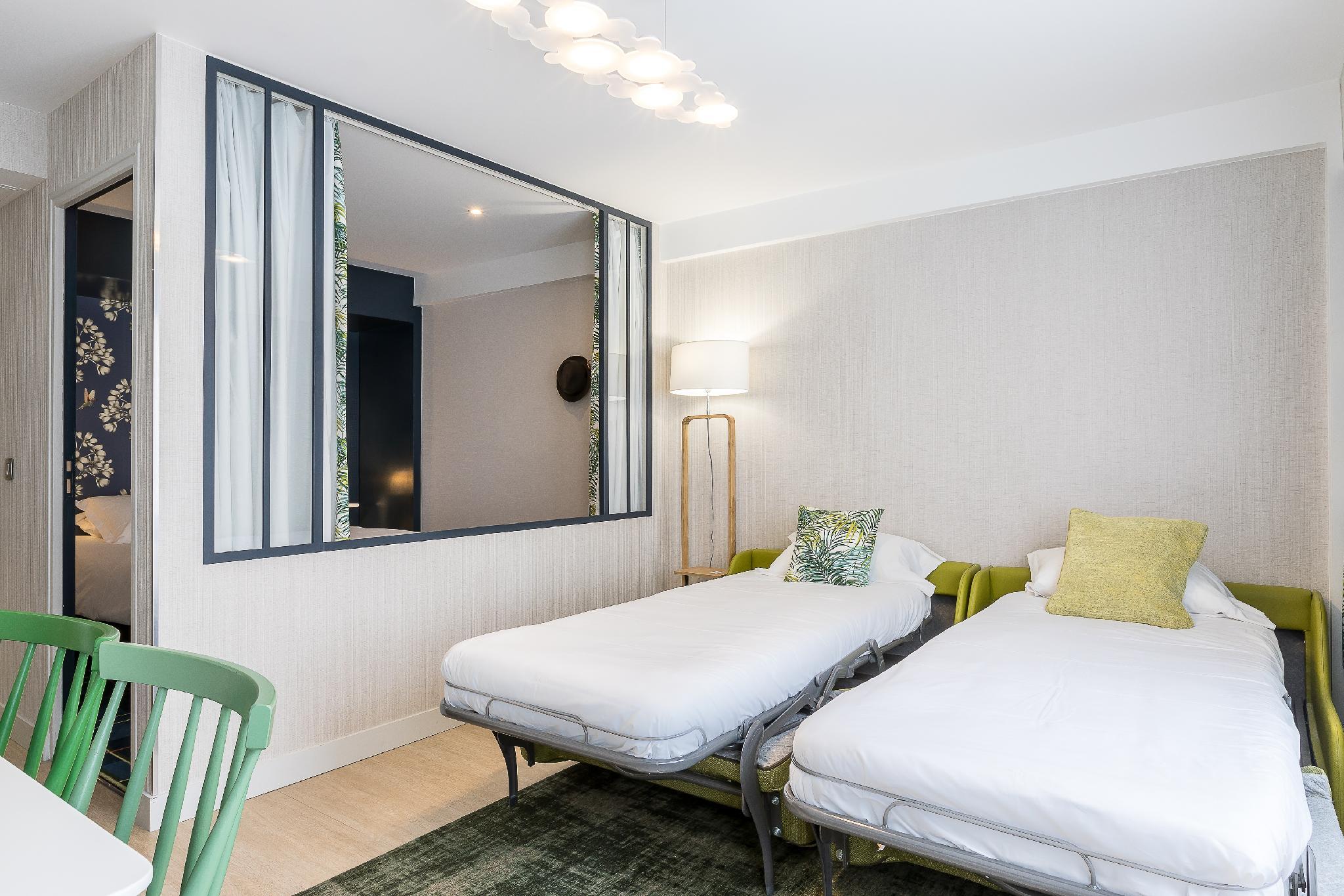 استوديو رباعي، Cadet Residence 2/2