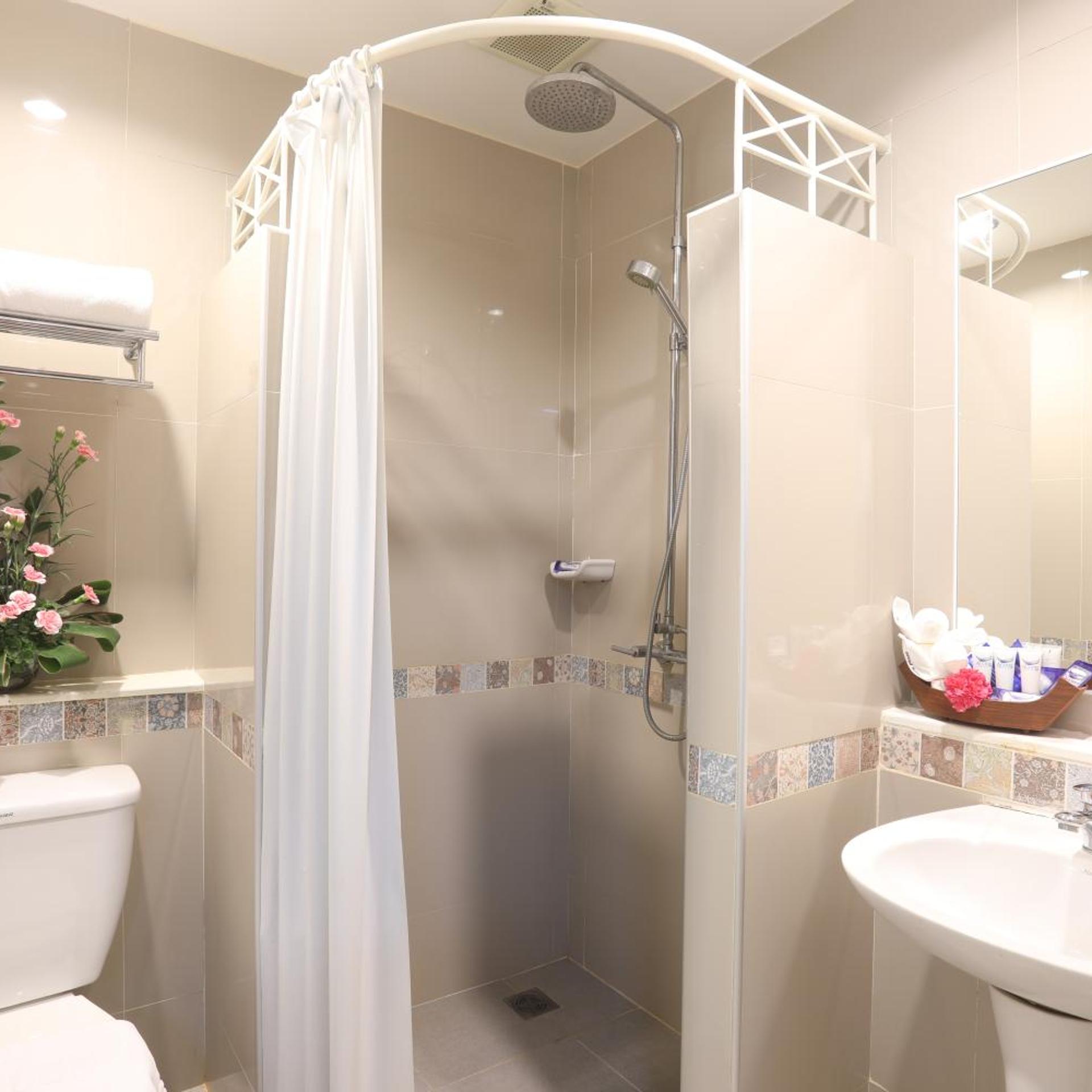 Tuana Hotels Brook Pool Access 50/50