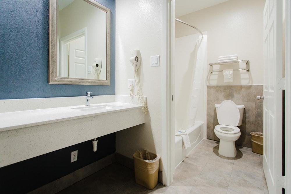 Scottish Inns & Suites Willowbrook Houston 29/33