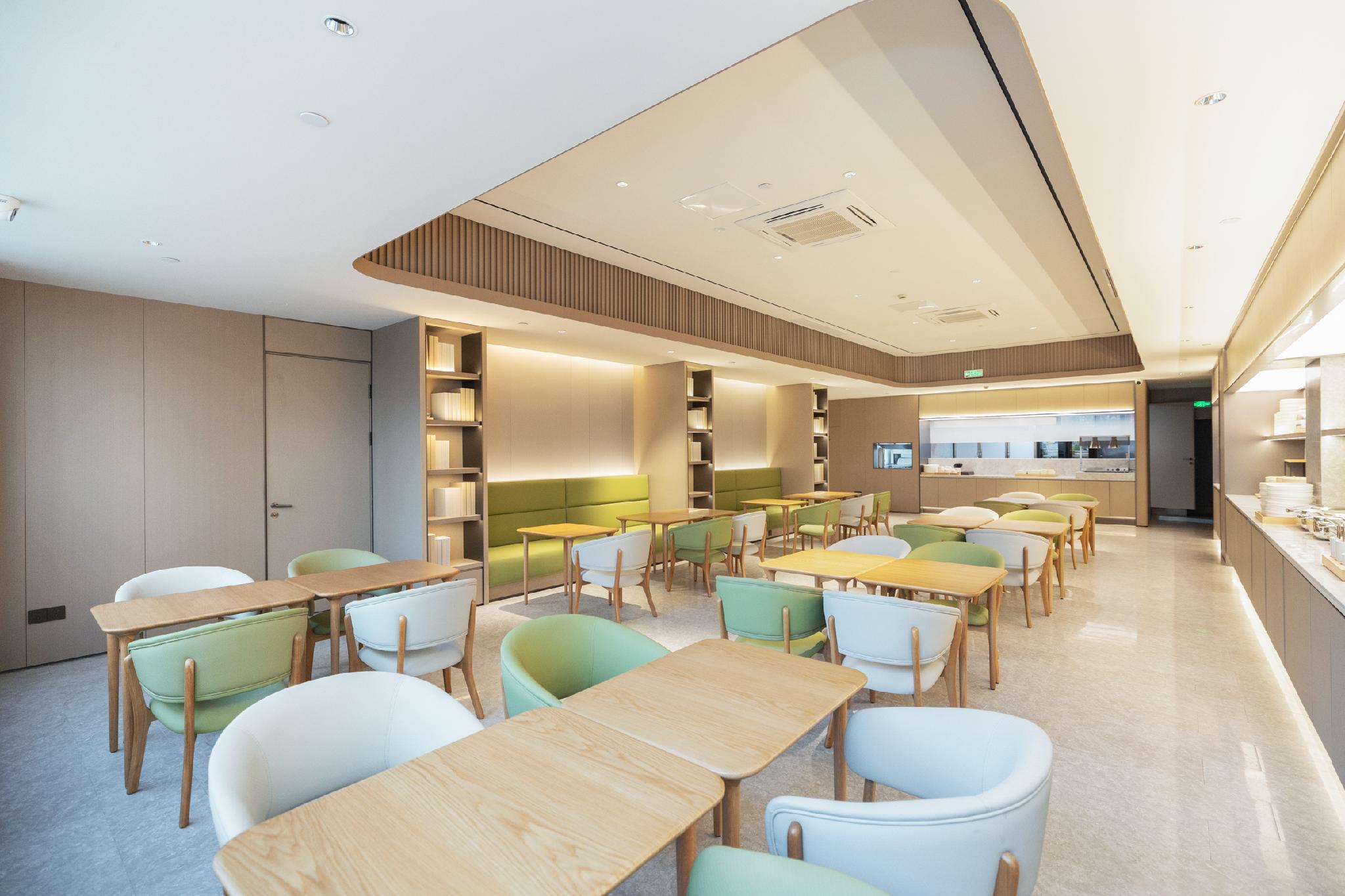 7 Days Inn (Shanghai Yichuan Road) 48/58
