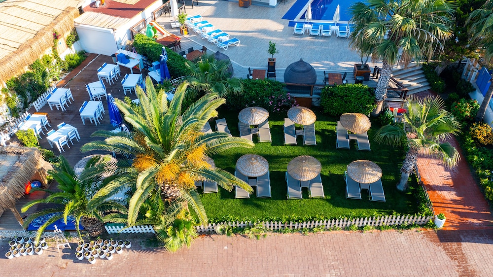 Costa Bitezhan Hotel 67/73