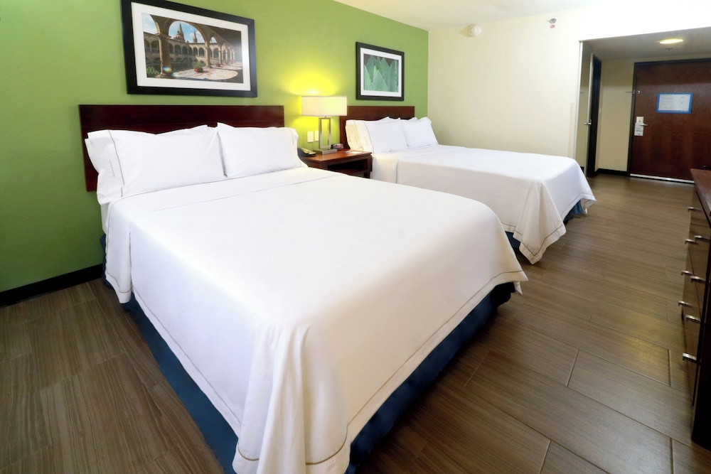 Standard, 2 Queen Beds, Blue Tower