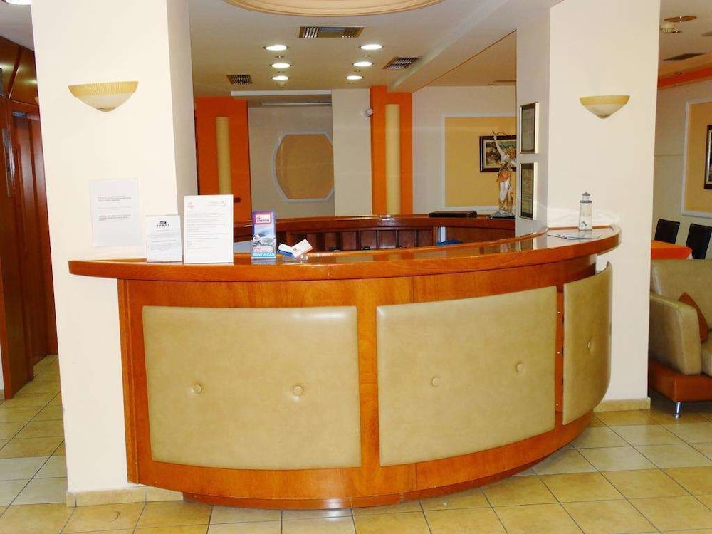 Faros 2 Hotel 2/36