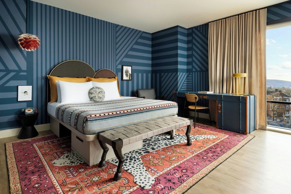 Room, King Bed, Sofa