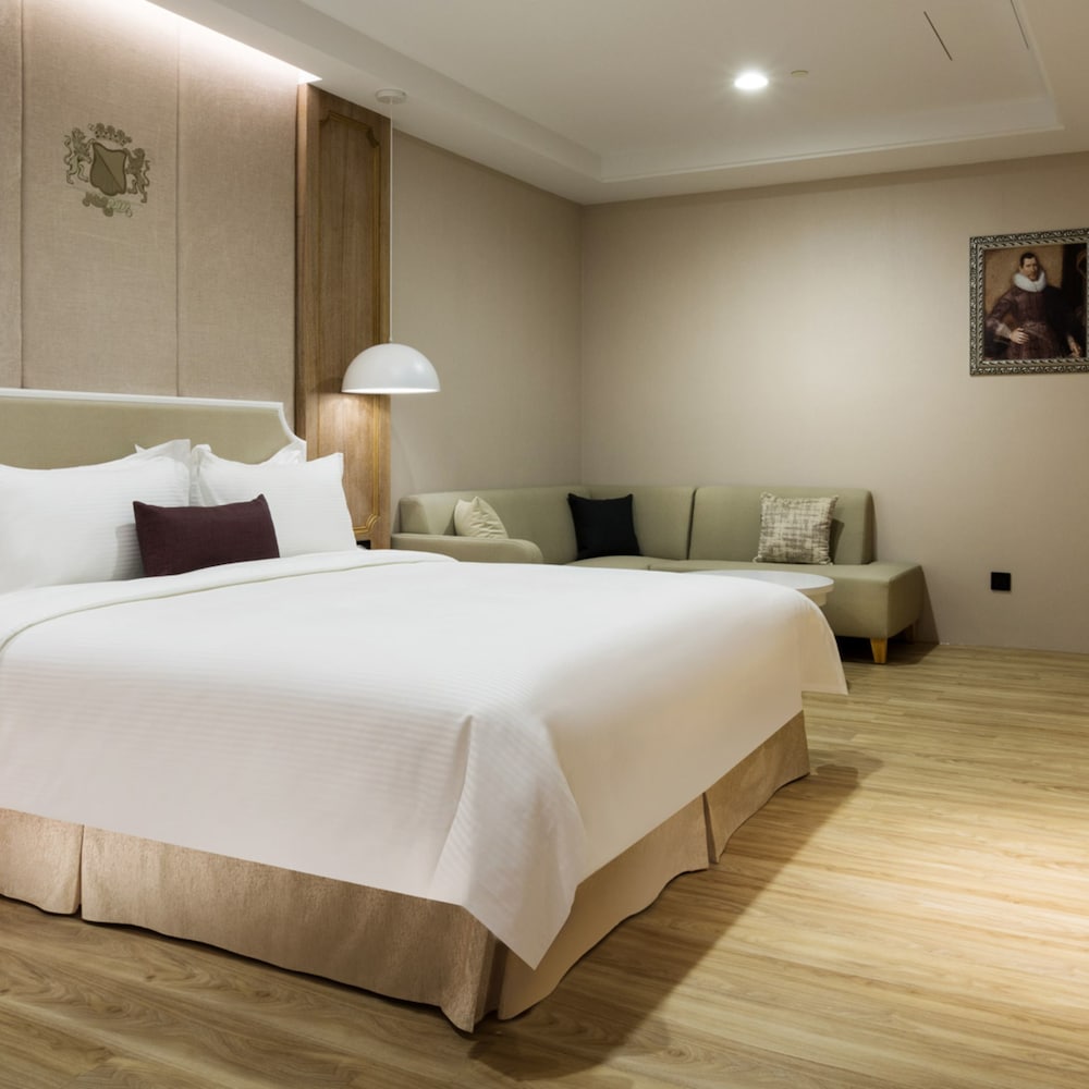 Hua Hotel 23/67