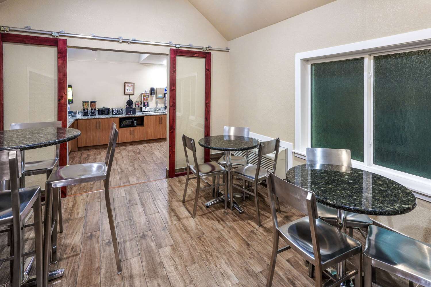 Days Inn and Suites by Wyndham Greeley 13/19