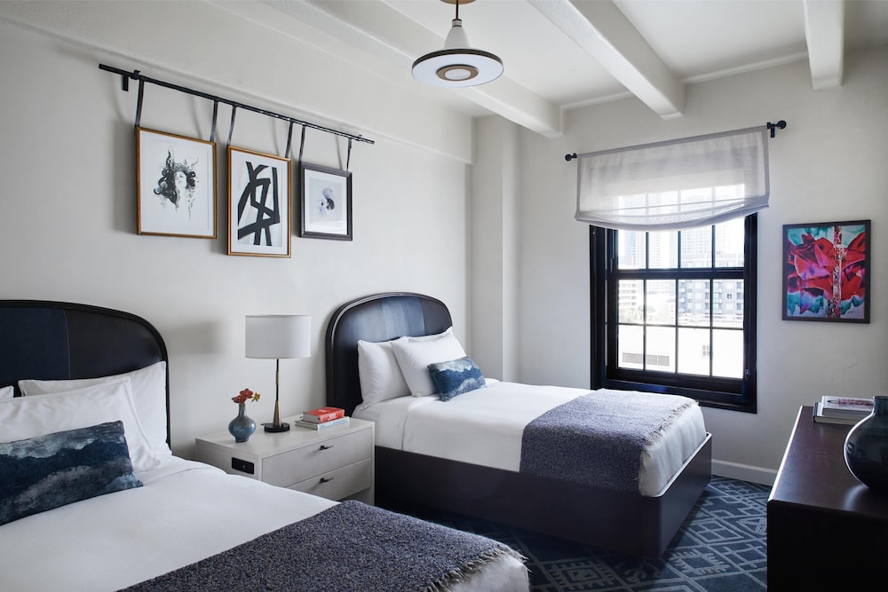 room, 2 queen beds