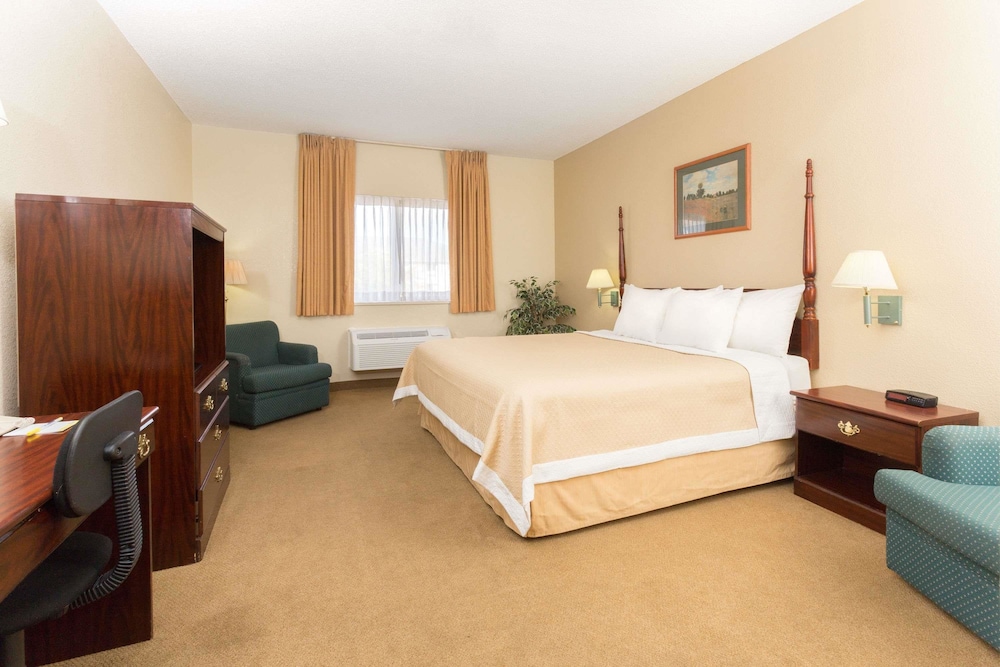 Days Inn by Wyndham Colorado Springs Airport 7/20