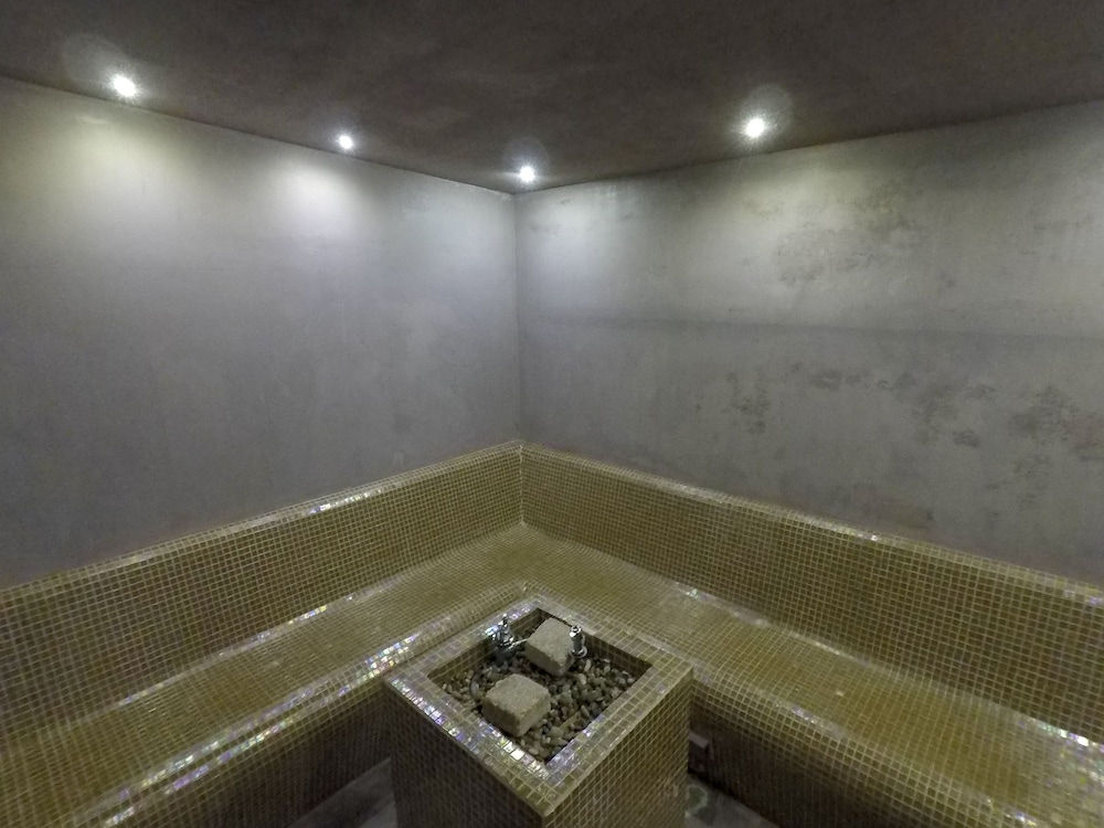 swimming pool spa