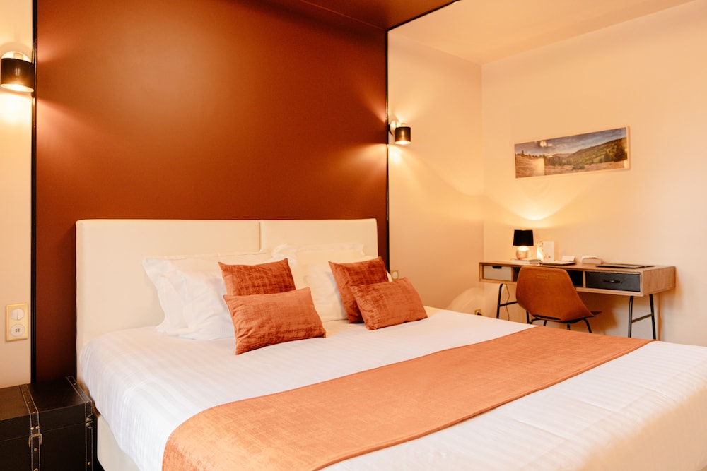 AUBERGE DE LA TOUR 6/40