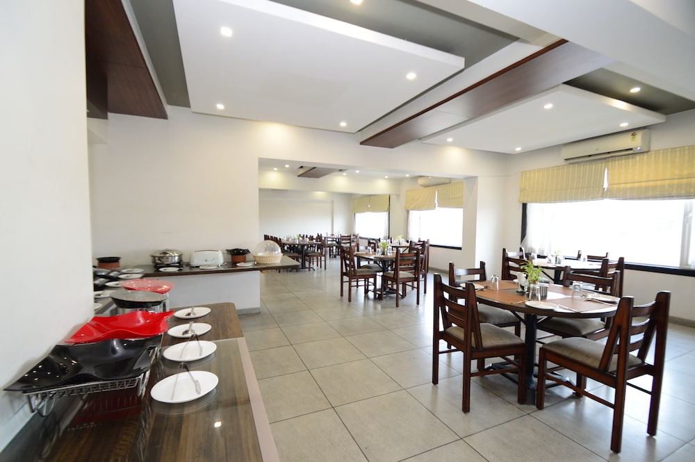 Crimson Park Shripriya Hotel 27/32