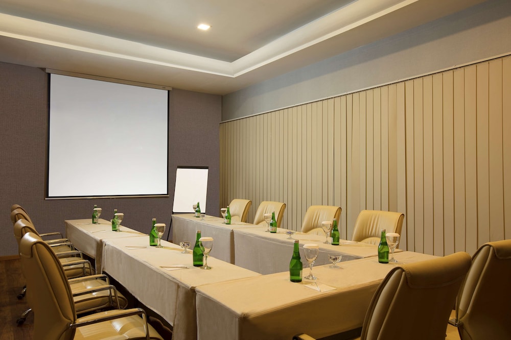 Wyndham Panbil Batam 94/105