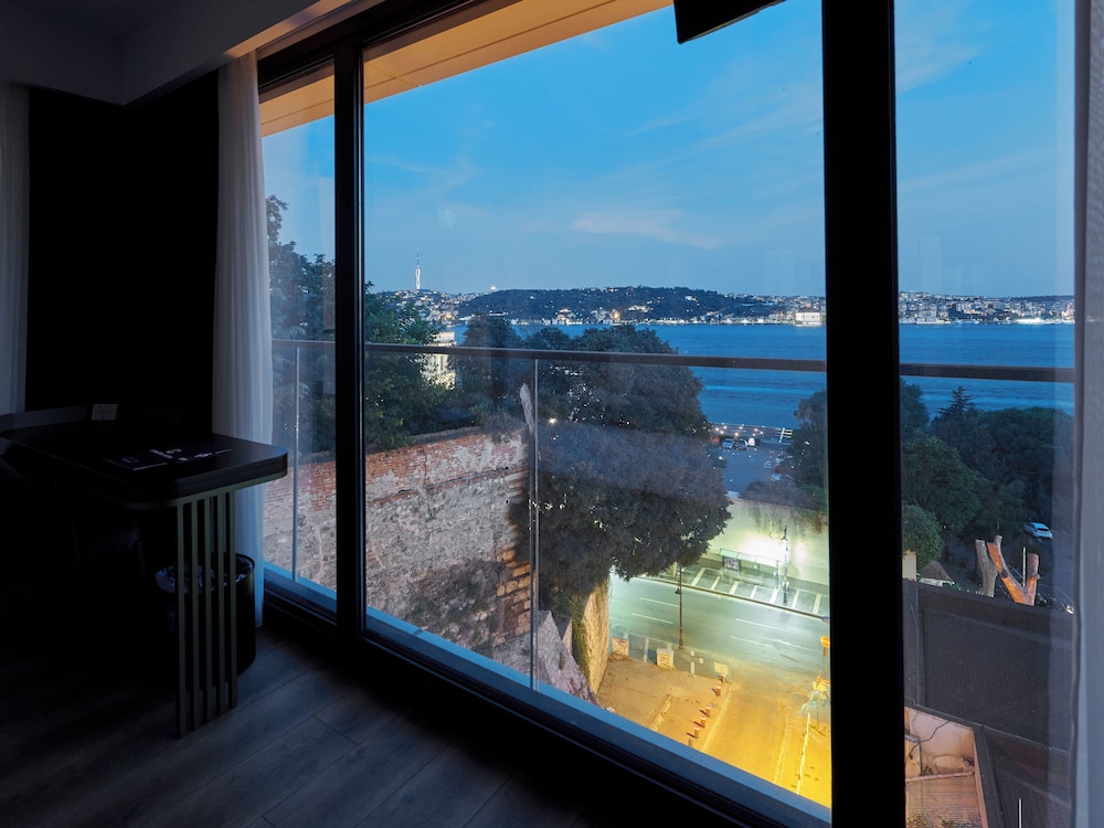 Ciragan Hotel Bosphorus Istanbul 44/68