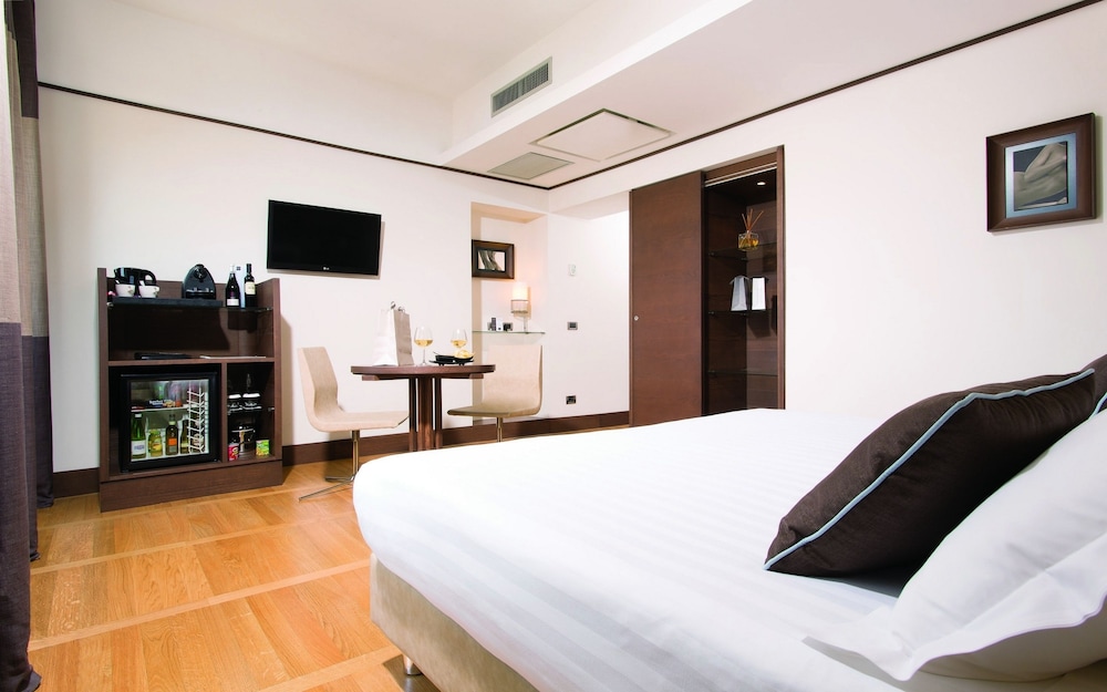 The Independent Hotel 26/62