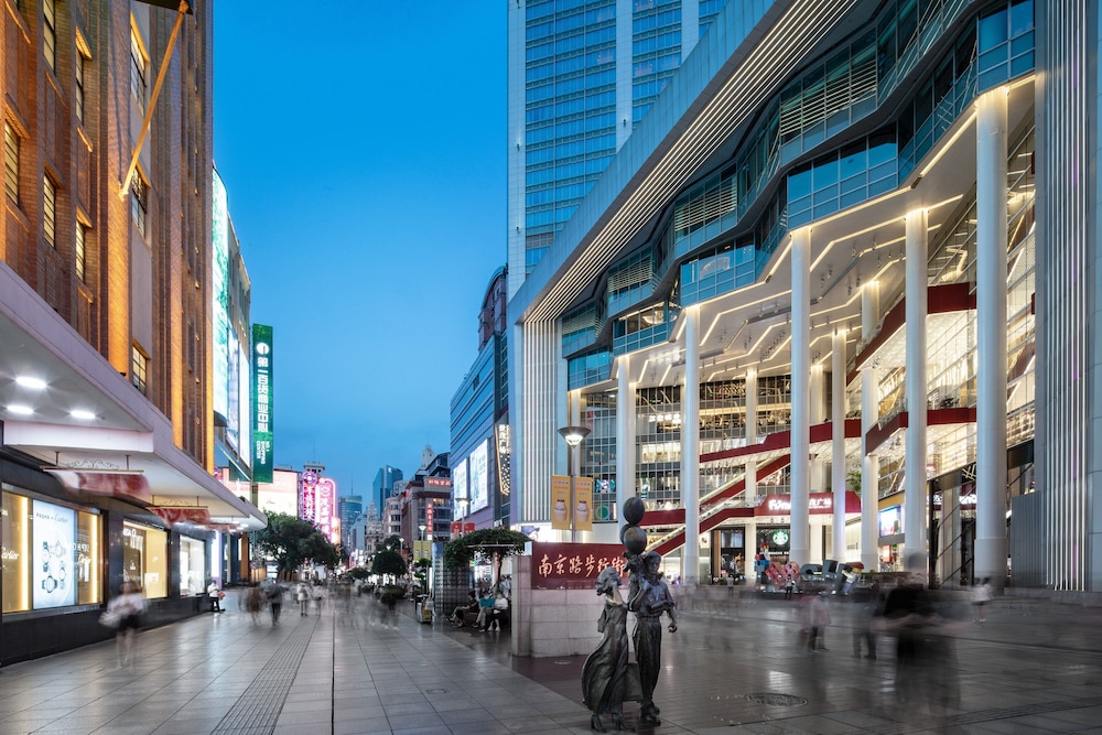 Crowne Plaza Shanghai Nanjing Road, an IHG hotel 66/71