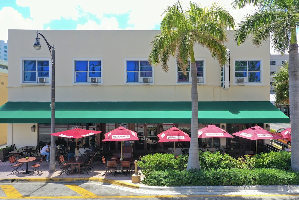 Norman's Hotel And Dining 2/62