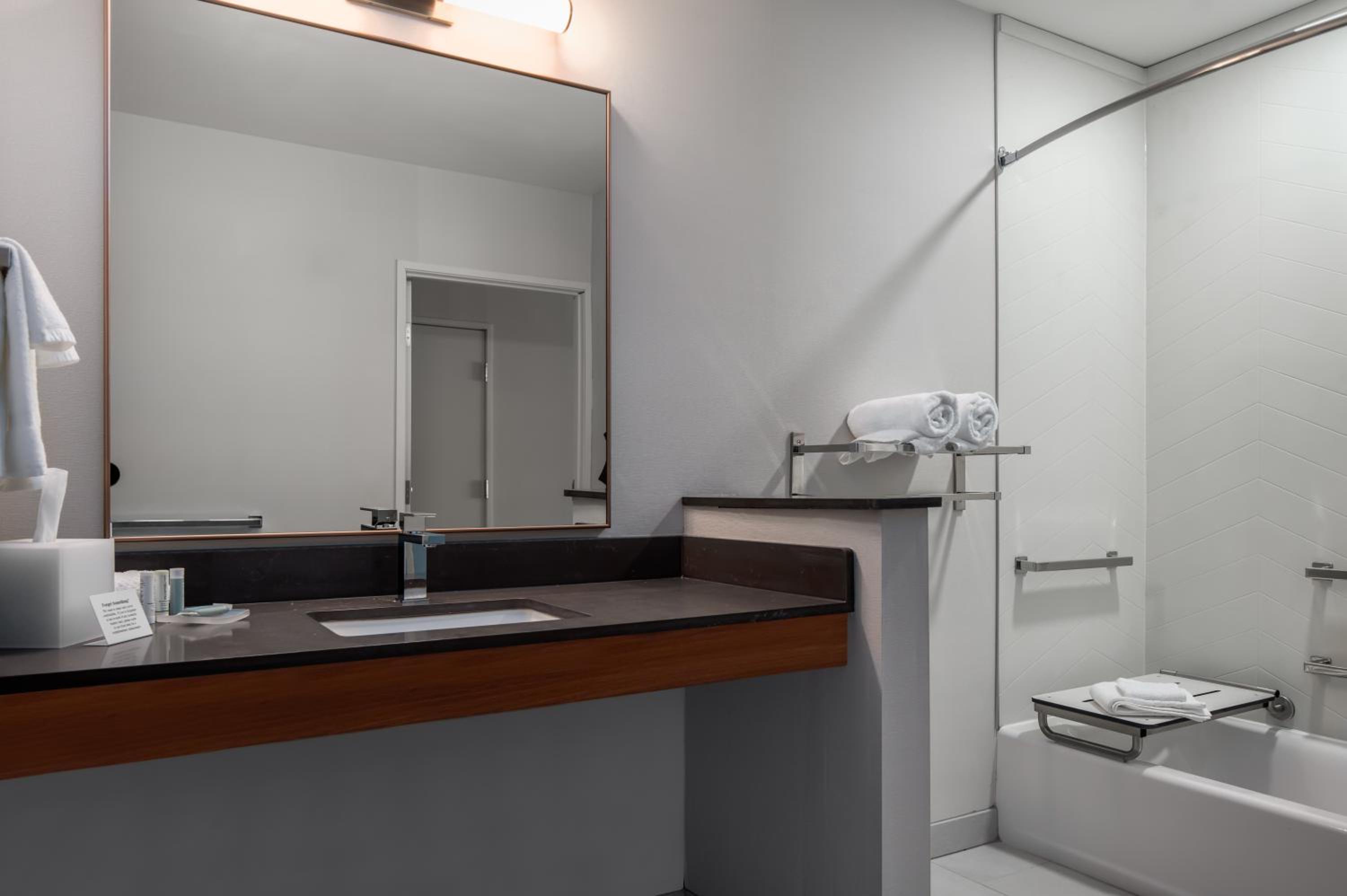 Fairfield Inn & Suites by Marriott Ashtabula 28/32