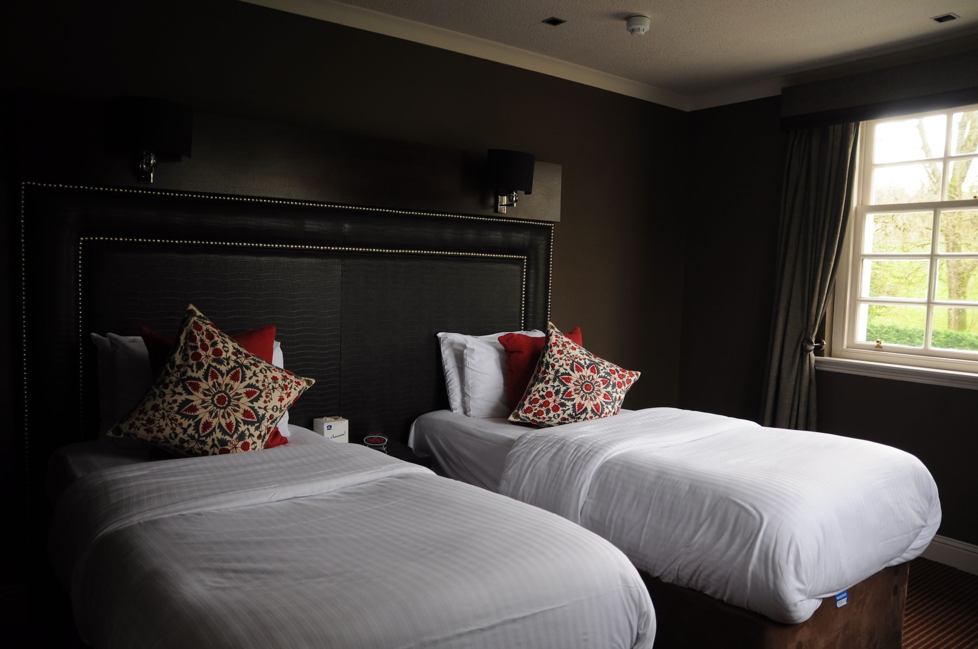 SUPERIOR, TWIN BEDS