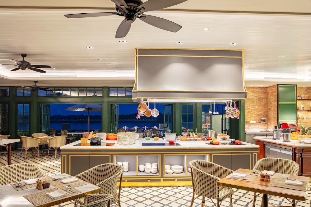 Mia Saigon Luxury Boutique Hotel 52/72