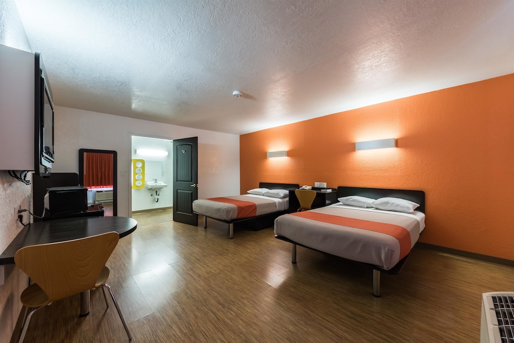 Motel6 Uvalde, TX 12/51