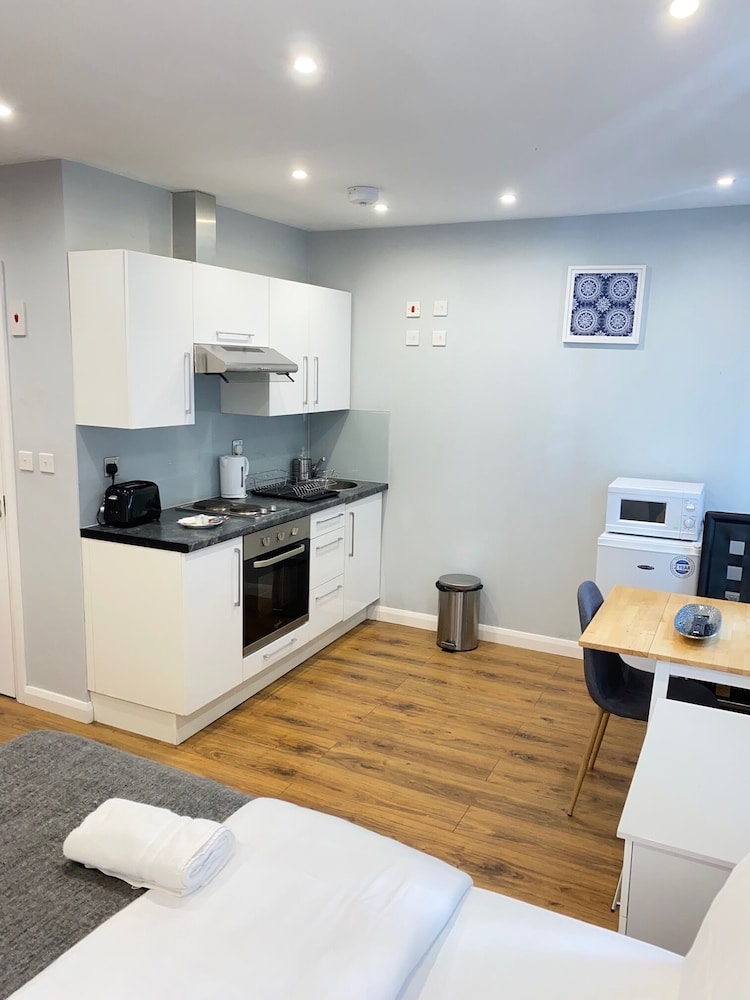 Easy Lets - Showcase Apartments 23/45