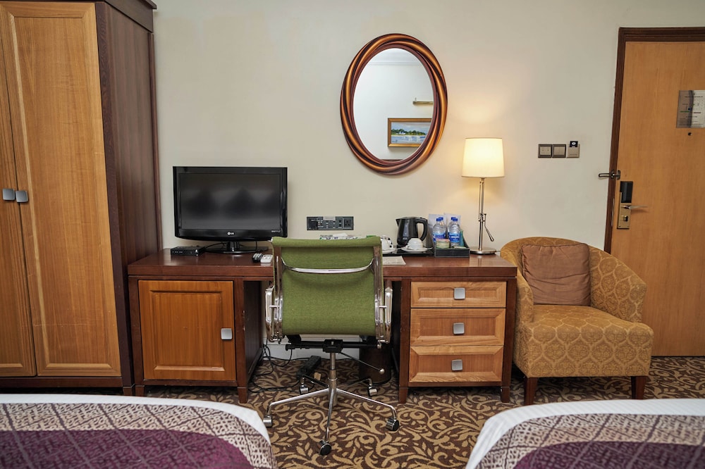 Royal Park Residence Hotel 66/75
