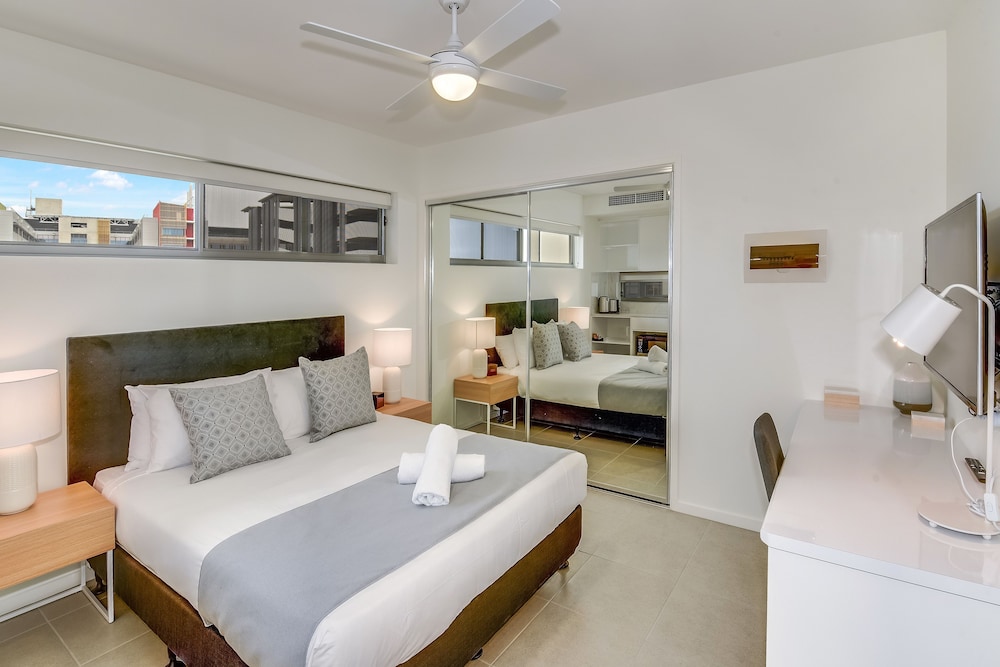 DELUXE, STUDIO, QUEEN BED