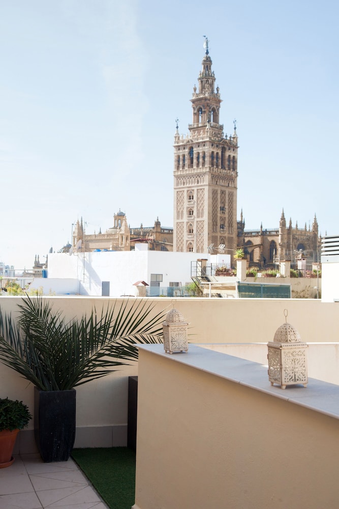 Q&Q Cathedral Suites Sevilla 44/50