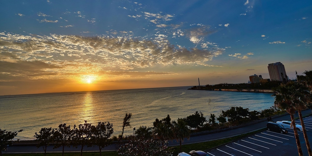 Beach Front Tower Mihama 64/71