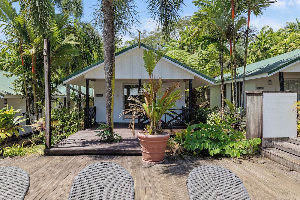 Orator Hotel Samoa 64/65