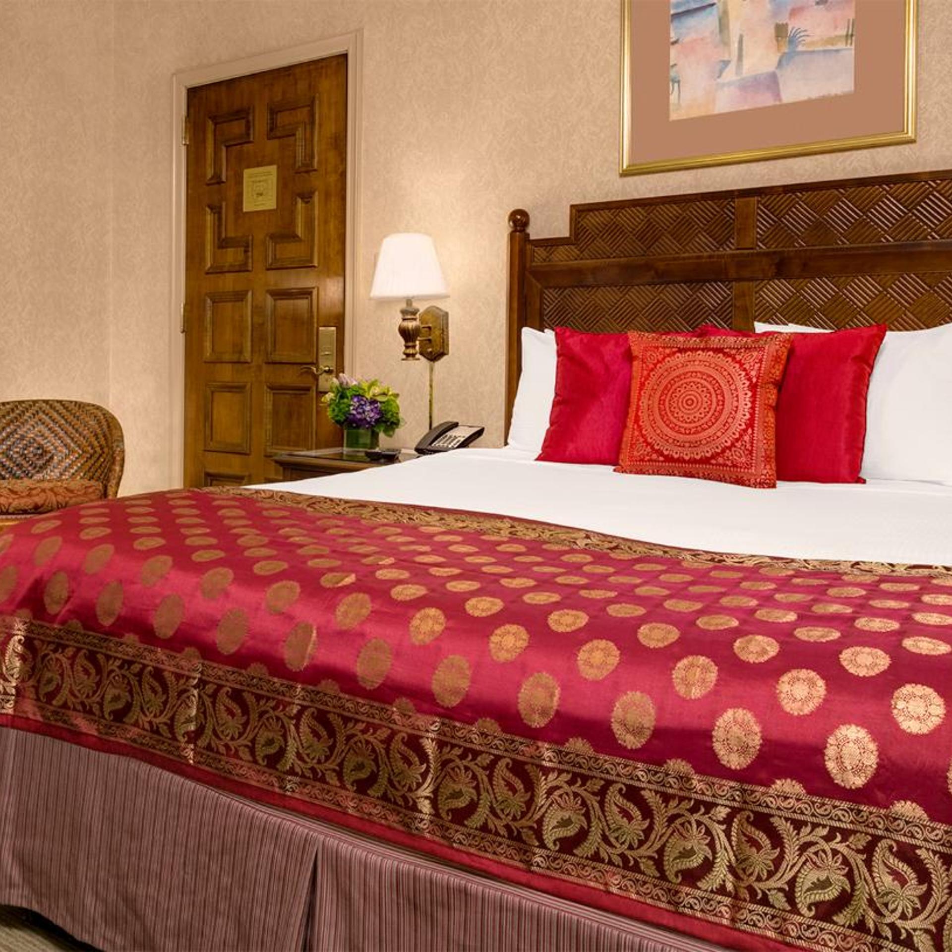 DELUXE, QUEEN BED