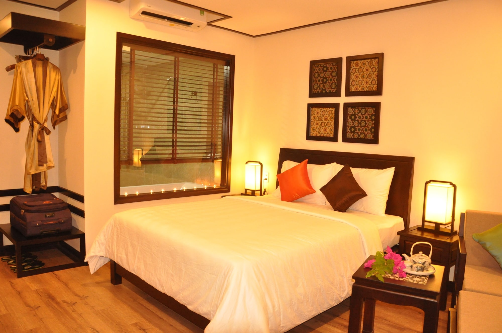 DELUXE, DOUBLE OR TWIN BED, RIVER VIEW, BALCONY